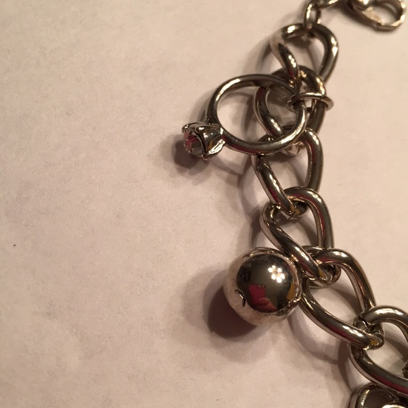 NWT Guess silver tone metal multi charm bracelet - Picture 3 of 4